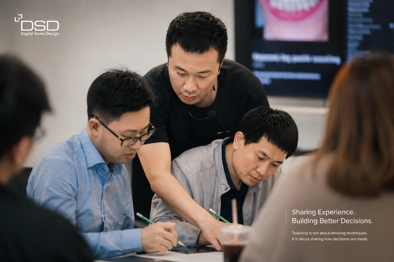 许恒恺医生在 DSD Workshop 与同行讨论病例设计